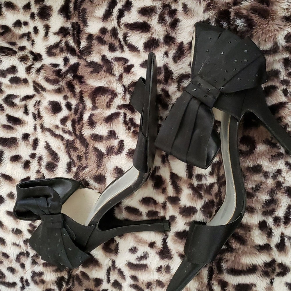 Apt. 9 Black Bow Heels Size 9